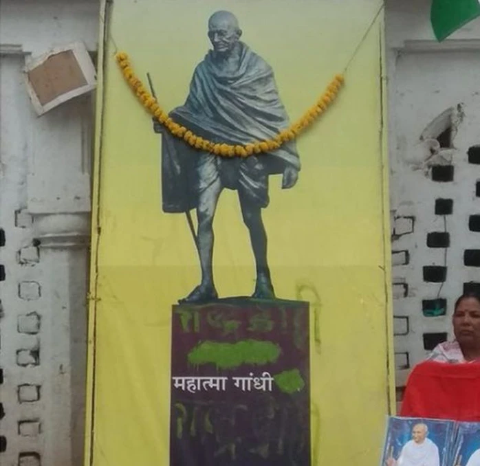 Las últimas palabras de Gandhi, polémica política sobre su veracidad en el septuagésimo séptimo aniversario de su asesinato